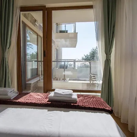 Apartman By The Cliffs *