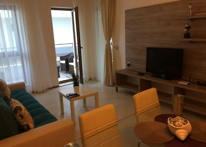 By The Cliffs Apartment *